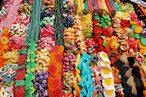 Les bonbons : Un univers gourmand et coloré